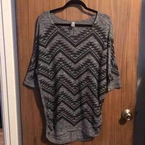 Quarter length Tunic top-M. Fits like a Large